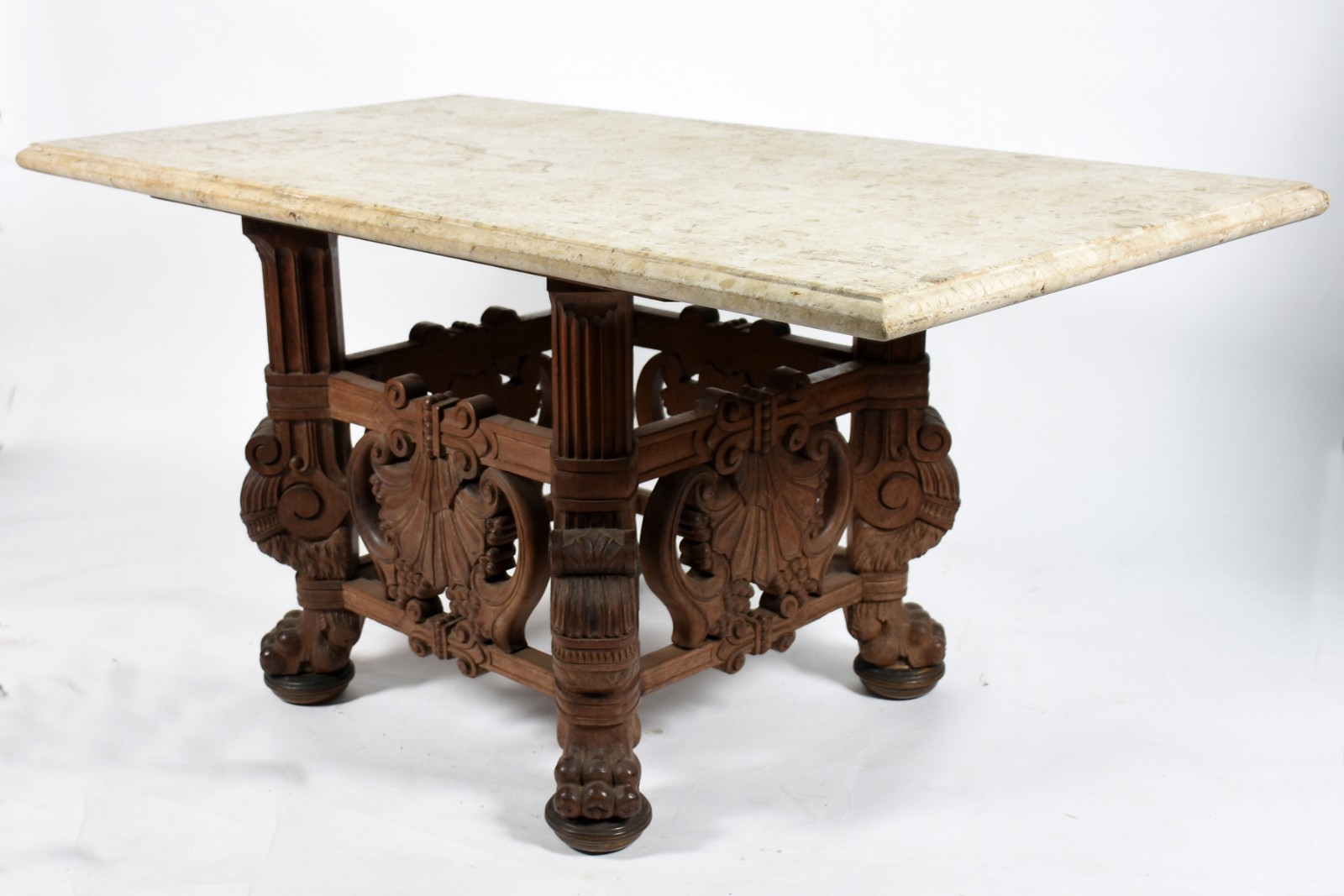 Mesa de madeira nobre com pé em florões ricamente entalhados... - foto 1 de 6