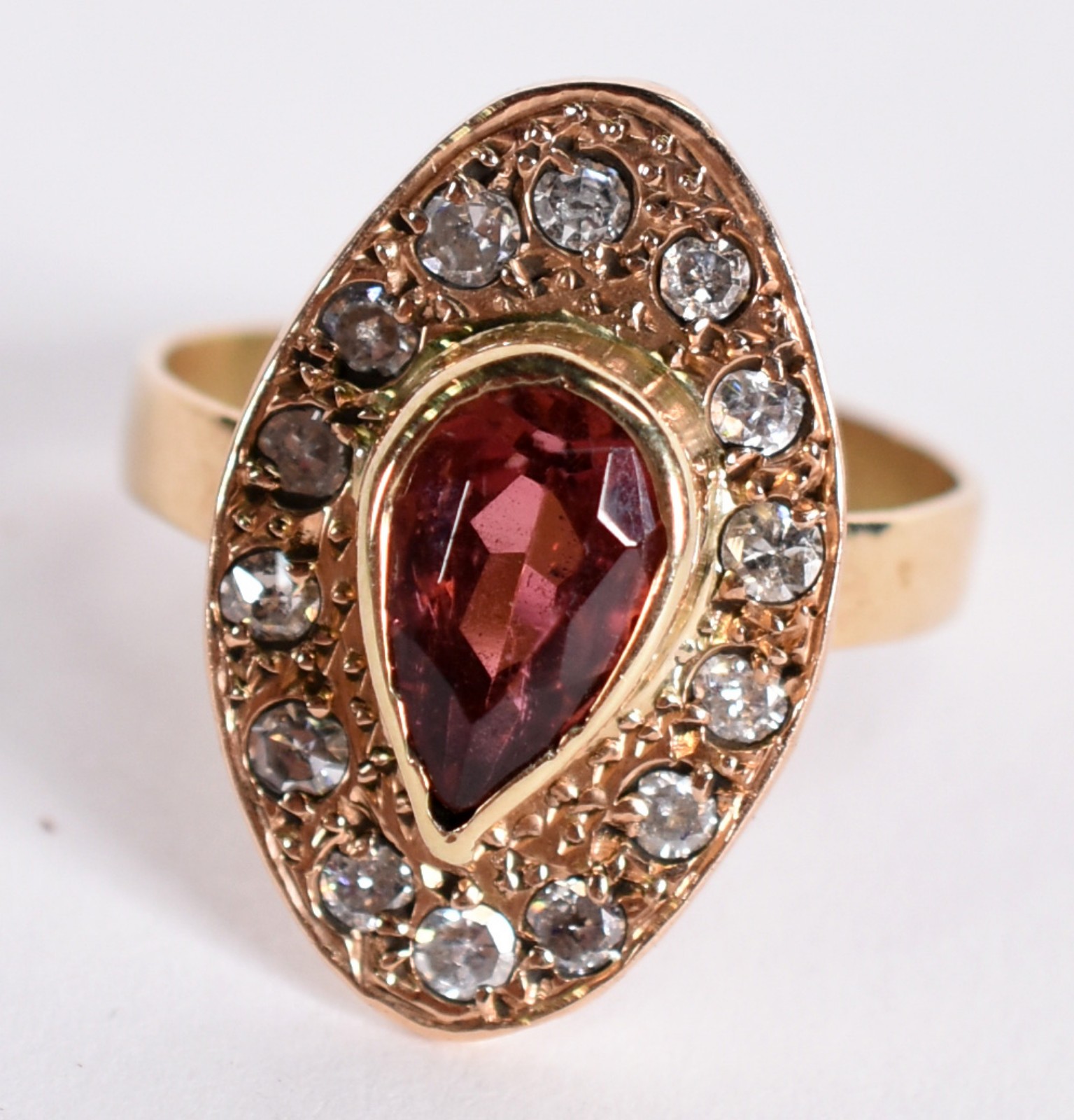 Anel de ouro 18k com uma rubilita e quinze brilhantes, aro 17. (Por... - foto 1 de 3