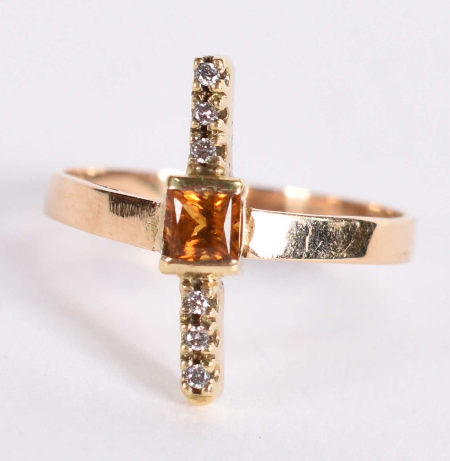 Anel de ouro 18k com topázio amarelo e seis brilhantes, aro 18 (Por... - foto 1 de 3