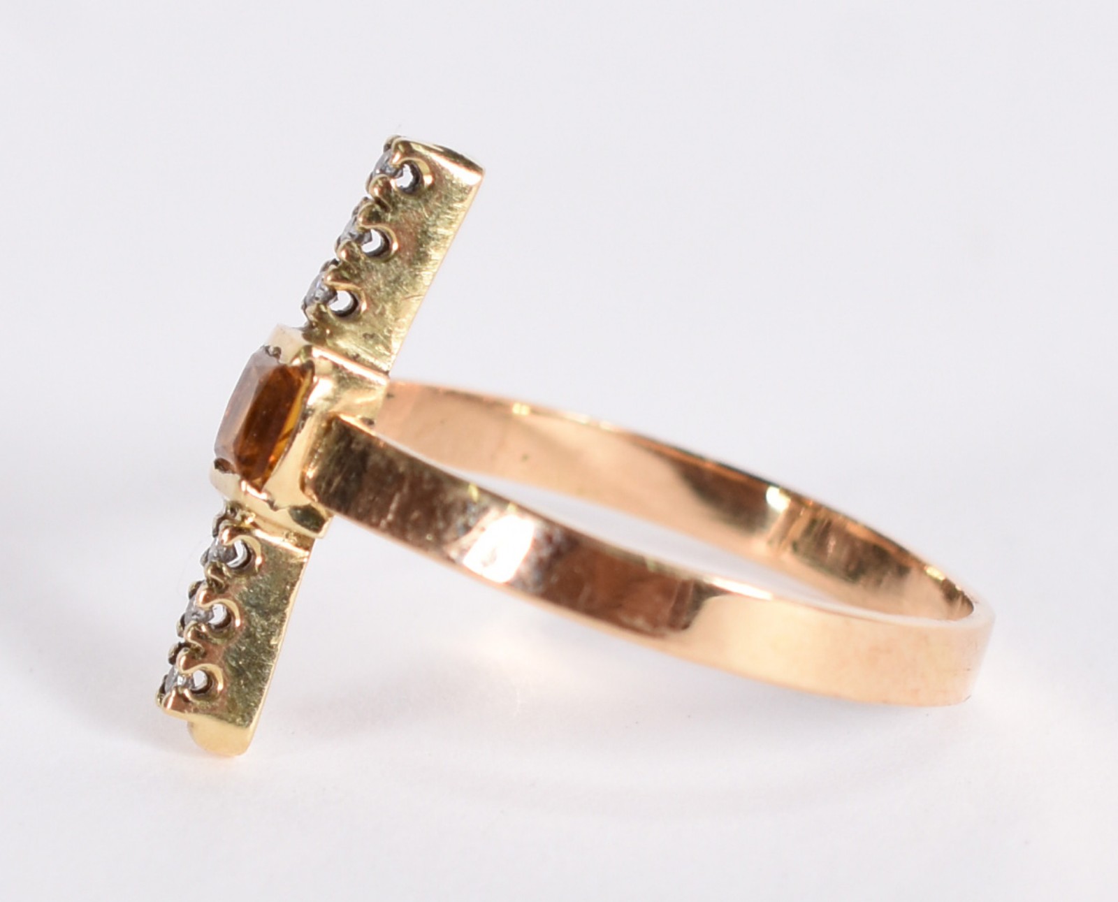 Anel de ouro 18k com topázio amarelo e seis brilhantes, aro 18 (Por... - foto 2 de 3