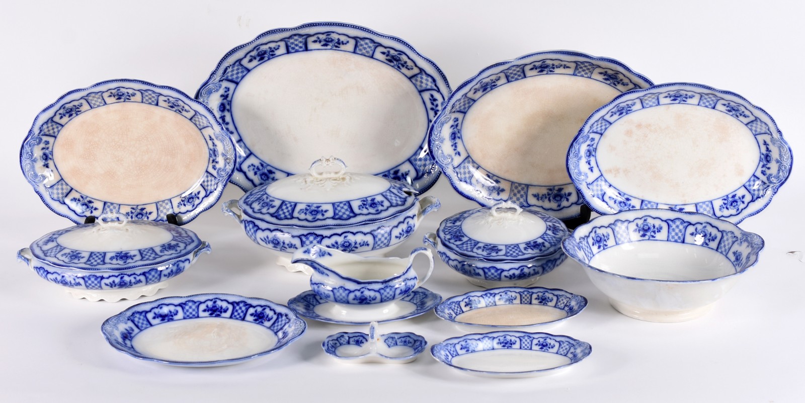 Serviço de jantar de faiança inglesa, azul e branca, com duas marcas... - foto 3 de 11