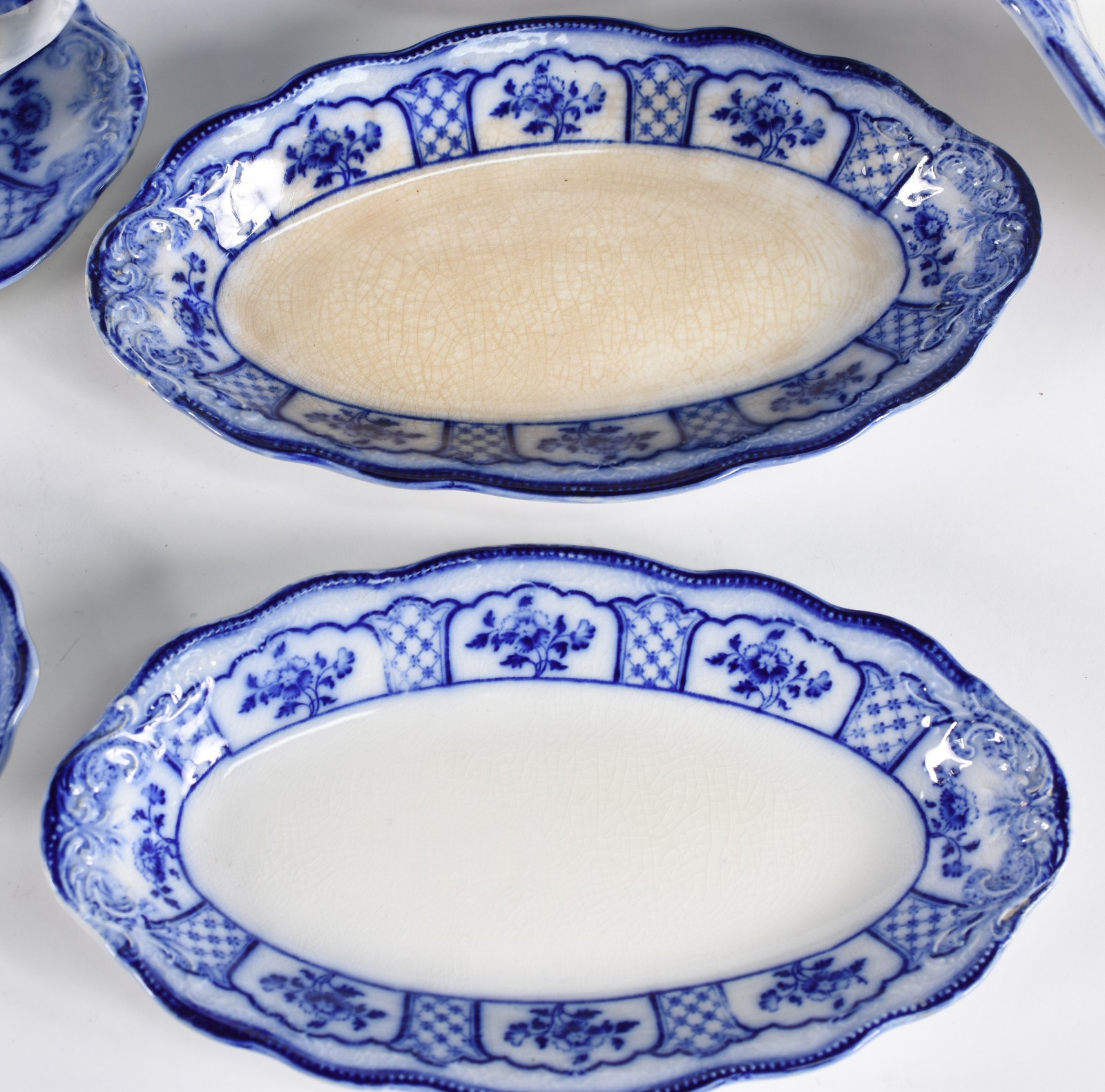 Serviço de jantar de faiança inglesa, azul e branca, com duas marcas... - foto 4 de 11