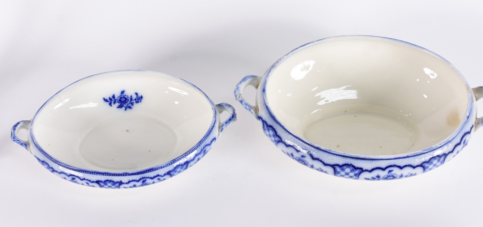 Serviço de jantar de faiança inglesa, azul e branca, com duas marcas... - foto 5 de 11