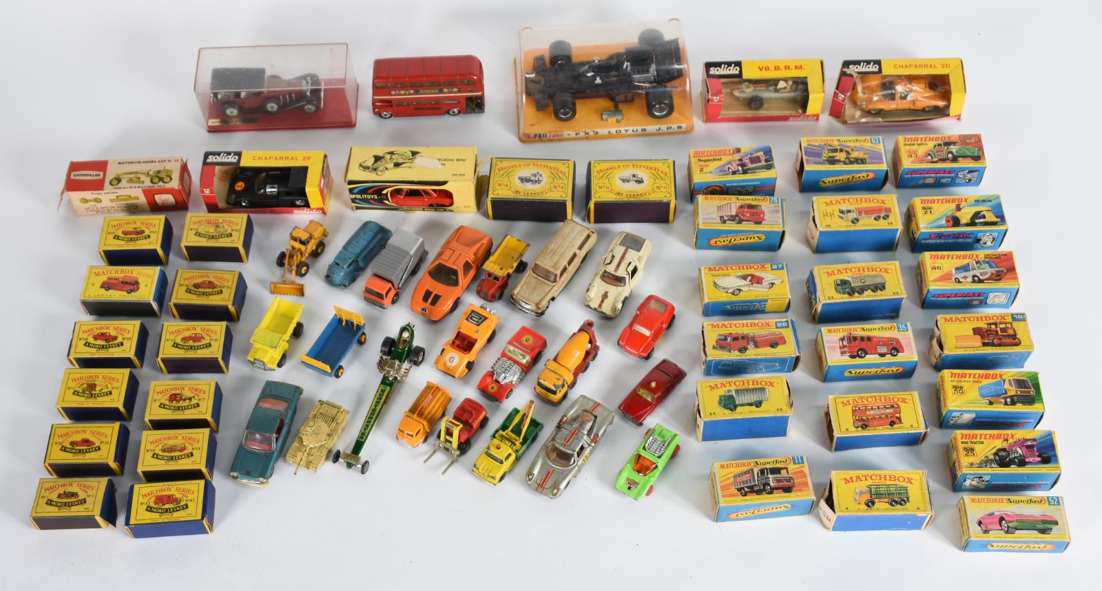 Coleção com 66 carrinhos fabricados a partir da década de 50 (modelos... - foto 1 de 11