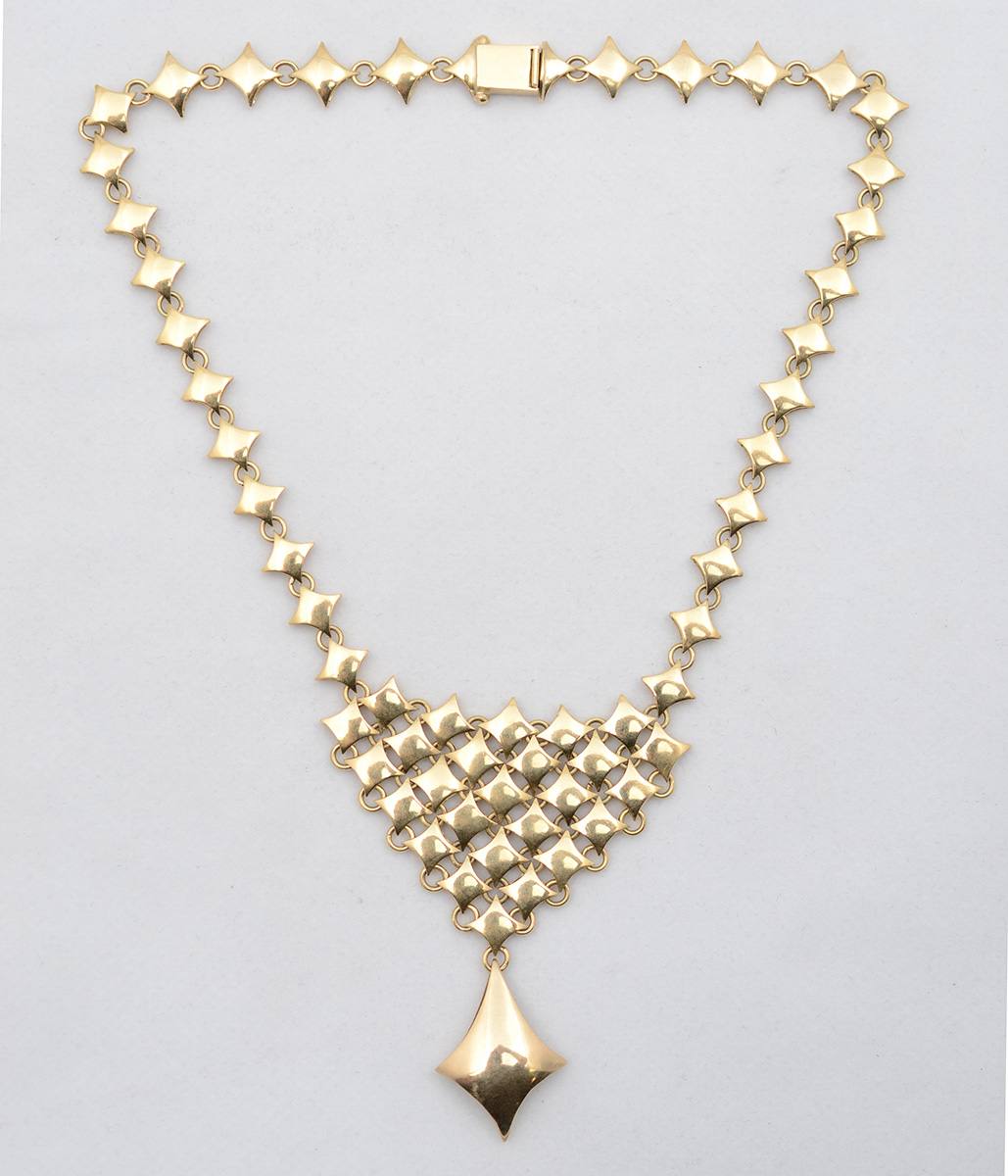 Colar em ouro amarelo 18 k com placas e pendente em forma de losango... - foto 1 de 2