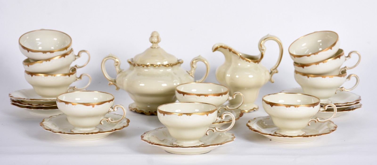 Aparelho de café de porcelana Rosenthal composto de: 10 xícaras com... - foto 1 de 3