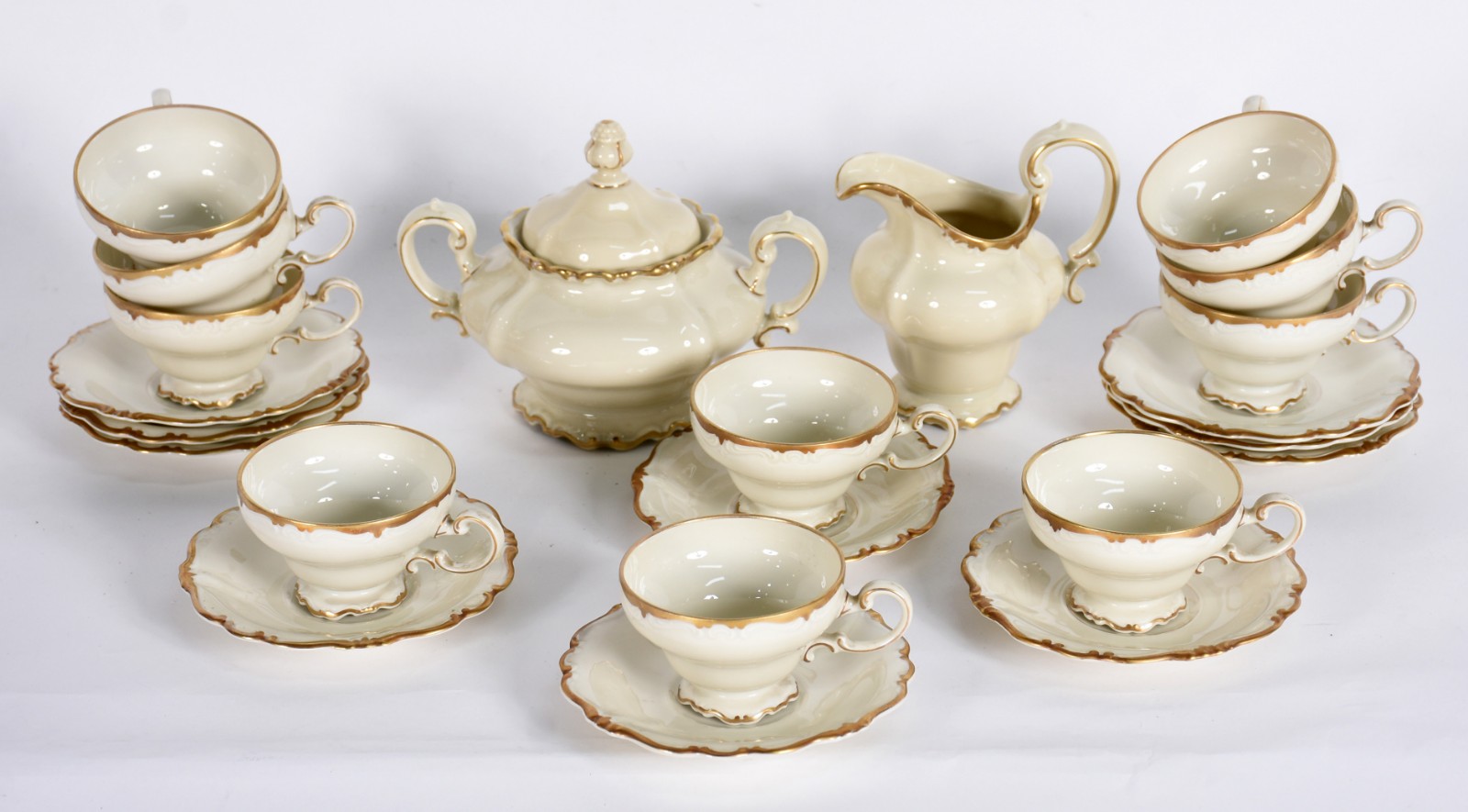 Aparelho de café de porcelana Rosenthal composto de: 10 xícaras com... - foto 2 de 3