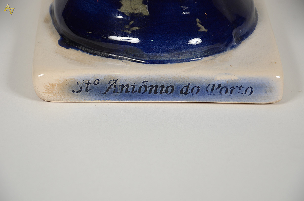 Pinha de cerâmica com inscrição frontal Santo Antônio do Porto, nas... - foto 2 de 2