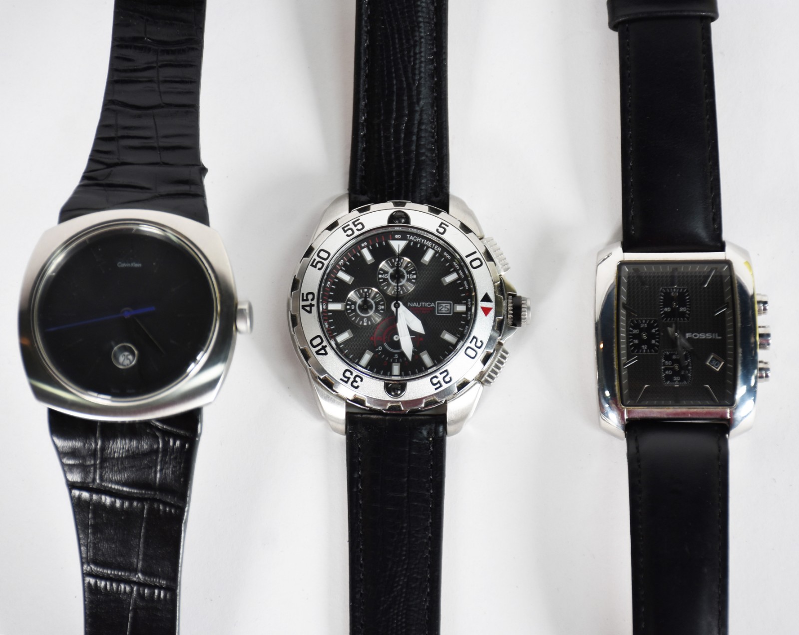 Três relógios sendo: Fossil, Calvin Klein, Nautica. - foto 1 de 10