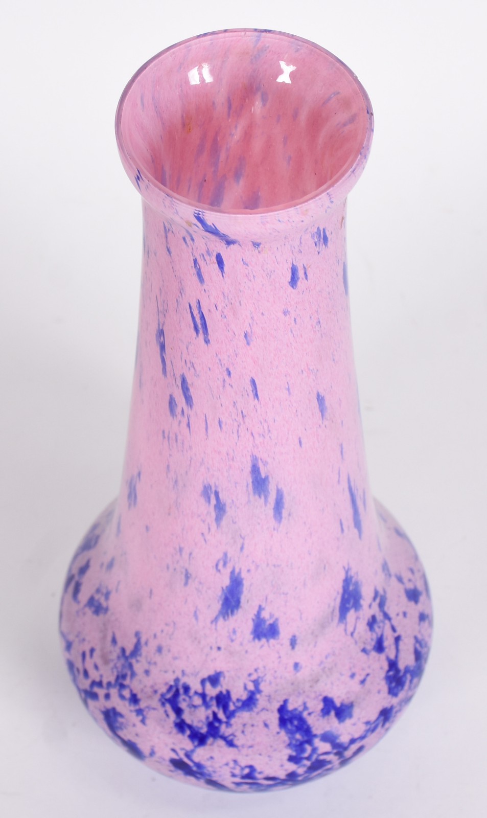 Vaso de pasta de vidro nas cores rosa e azul mesclado, anos 30. - foto 2 de 3