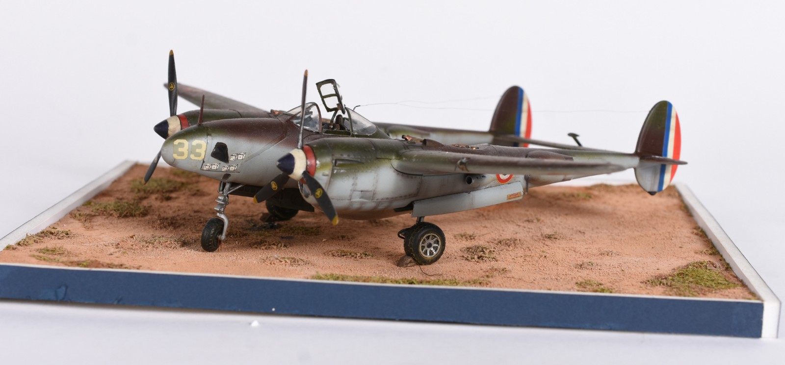 Aeromodelismo - Três aviões em diferentes modelos. - foto 2 de 11
