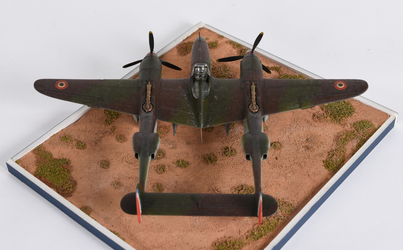 Aeromodelismo - Três aviões em diferentes modelos. - foto 3 de 11