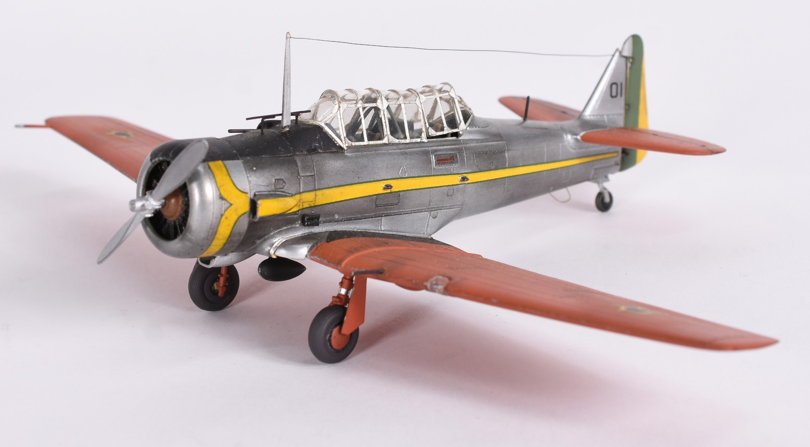 Aeromodelismo - Três aviões em diferentes modelos. - foto 8 de 11