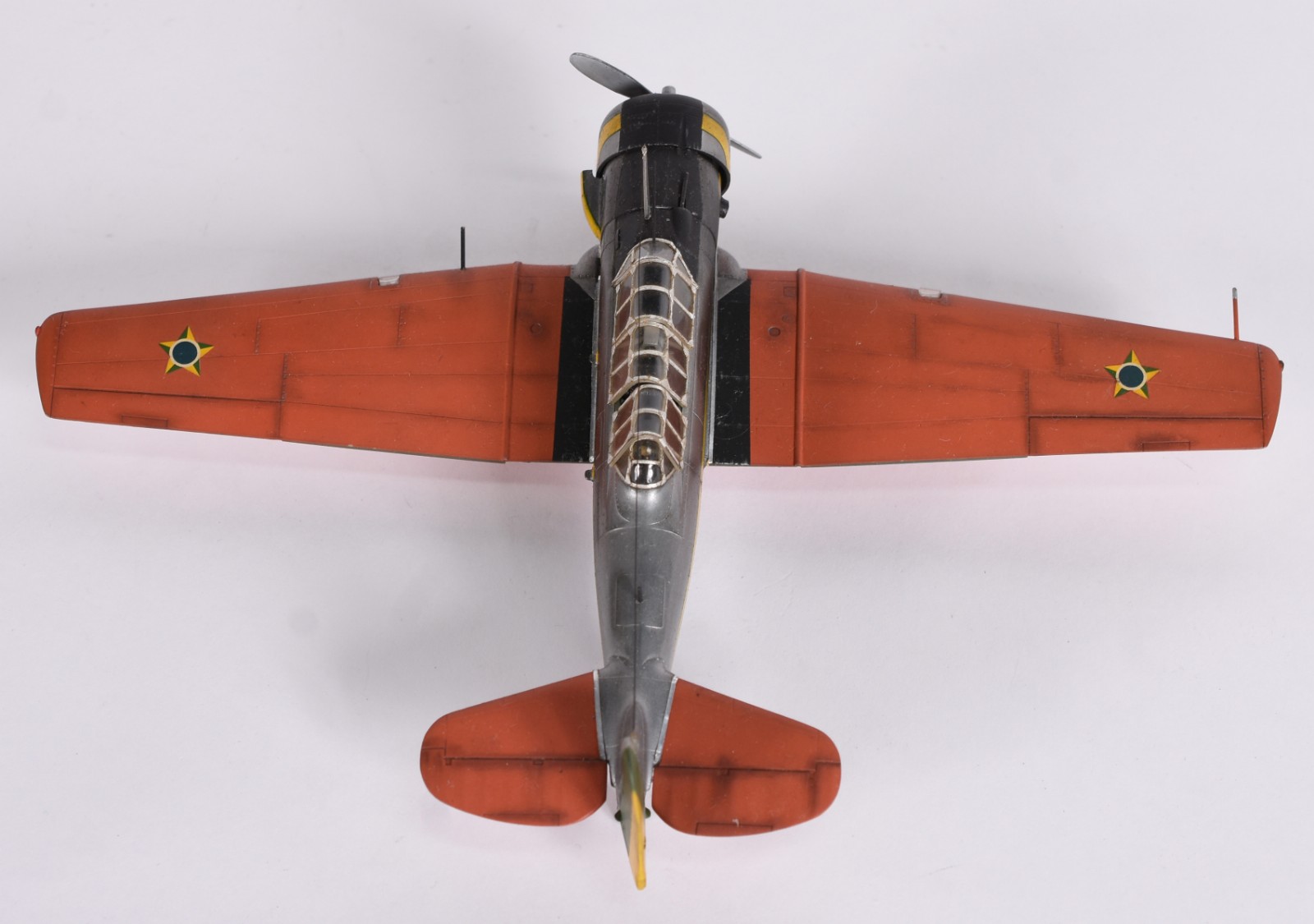 Aeromodelismo - Três aviões em diferentes modelos. - foto 9 de 11