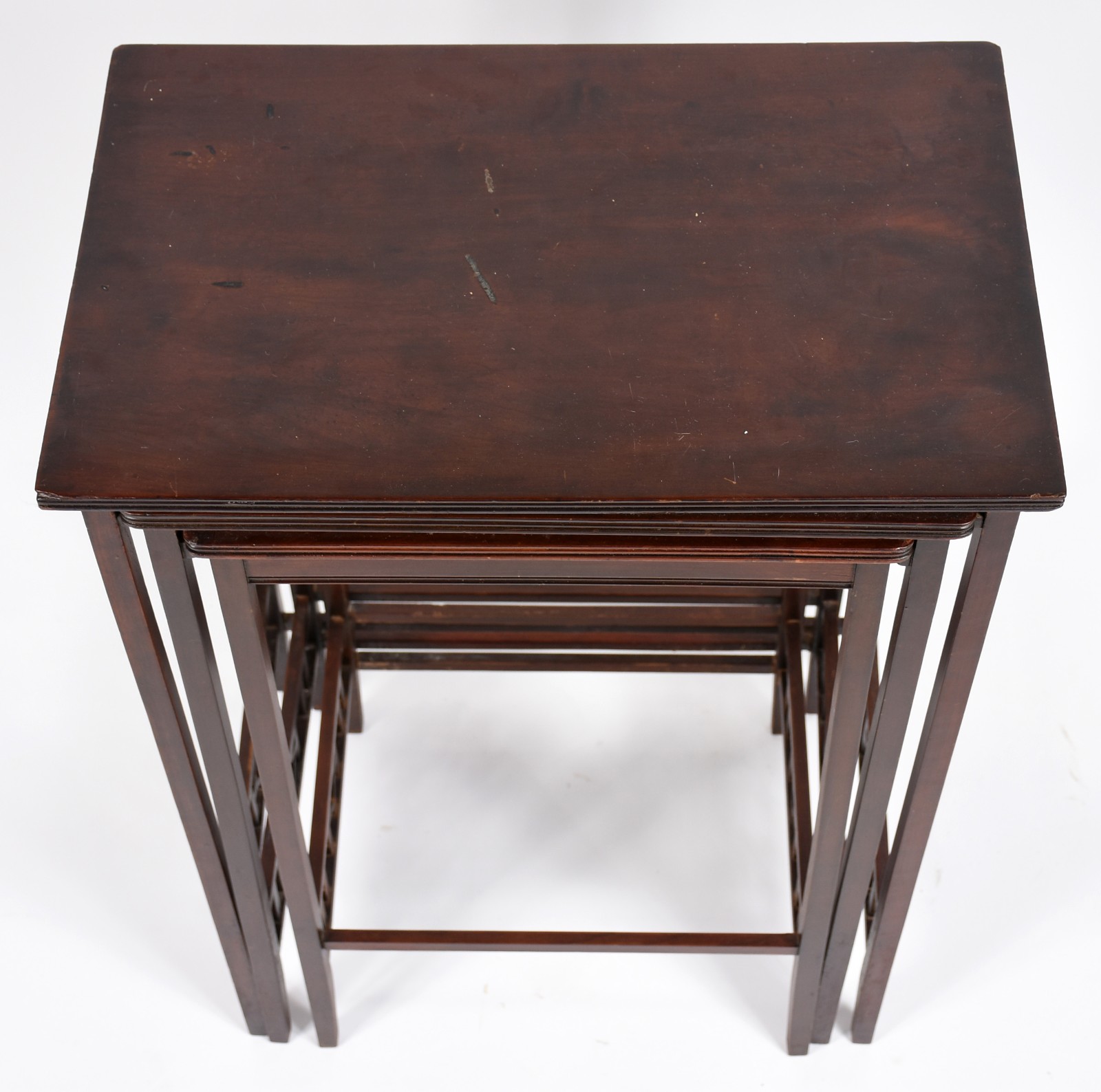 Mesa ninho de madeira com 3 peças. - foto 4 de 7