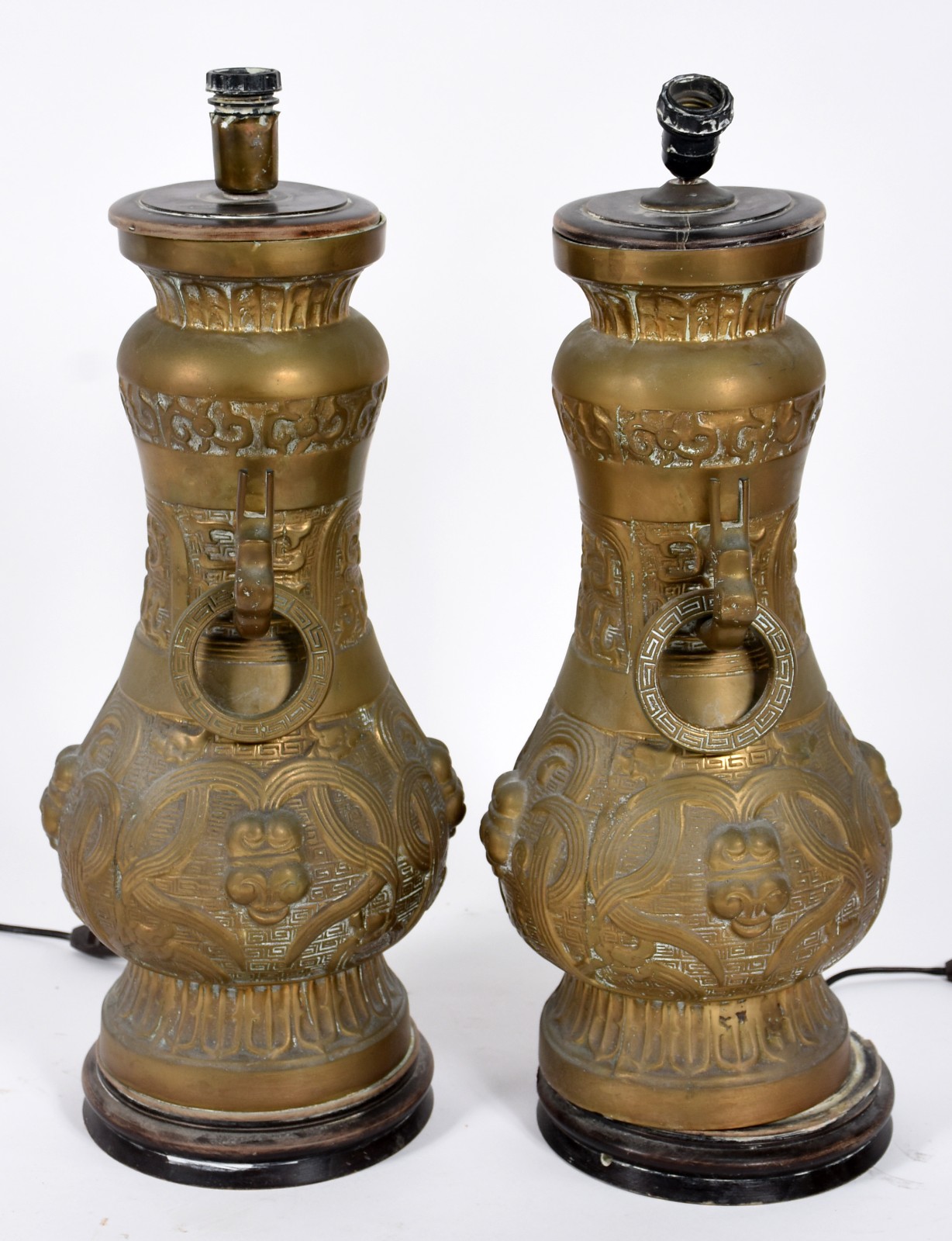 Par de ânforas de bronze oriental, adaptadas para abatjoures. - foto 3 de 4