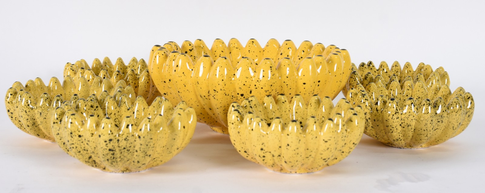 Conjunto de saladeira com seis bowls feitio banana. - foto 1 de 3
