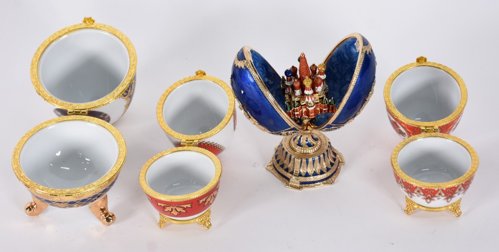 Quatro ovos de porcelana decorativa. - foto 3 de 7