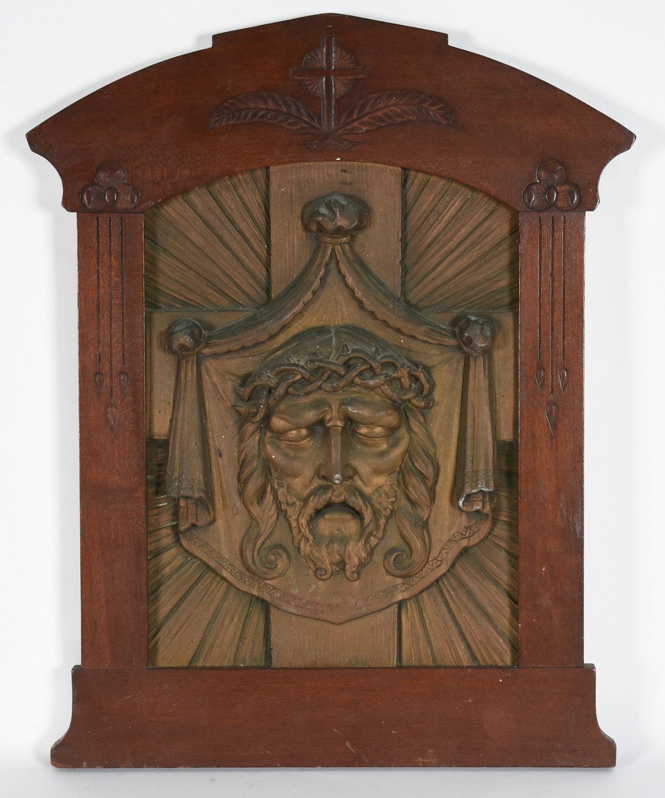 Placa sacra com rosto de Cristo em metal e moldura de madeira. - foto 1 de 3