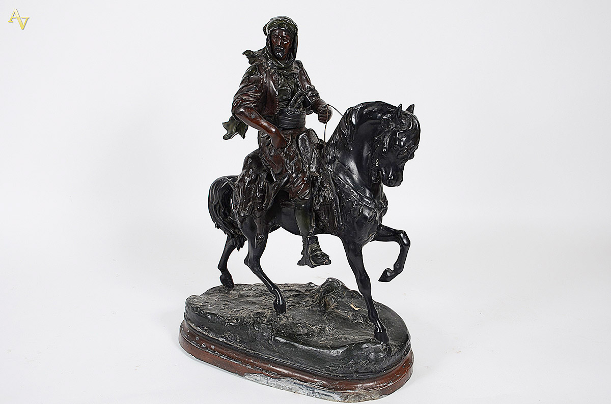 Escultura de petit bronze representando mouro a cavalo (no estado)...