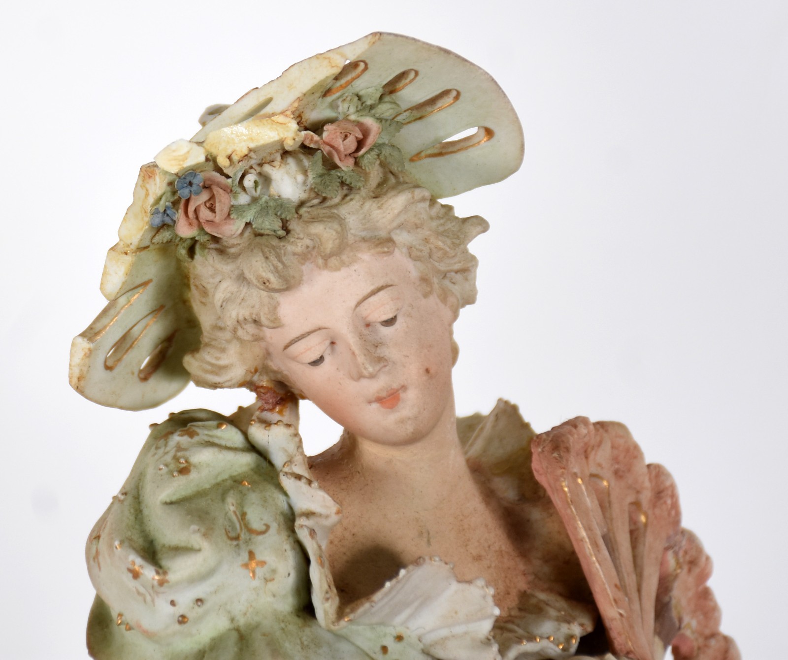 Par de figuras de porcelana representando casal de nobres (com... - foto 2 de 6