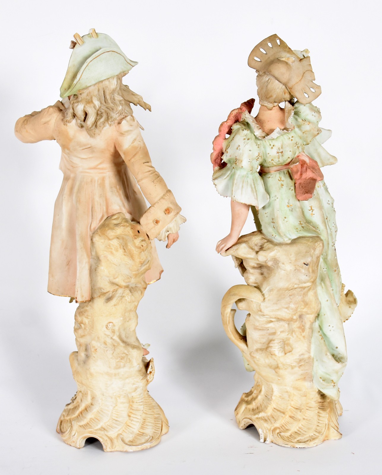 Par de figuras de porcelana representando casal de nobres (com... - foto 4 de 6