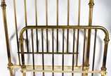 Cama de casal de metal dourado. (com desgastes) - Cama de casal de metal dourado. (com desgastes)