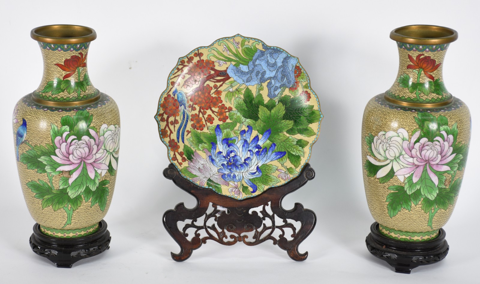 Par de vasos e prato de cloisone com bases de madeira, decoração... - foto 1 de 5