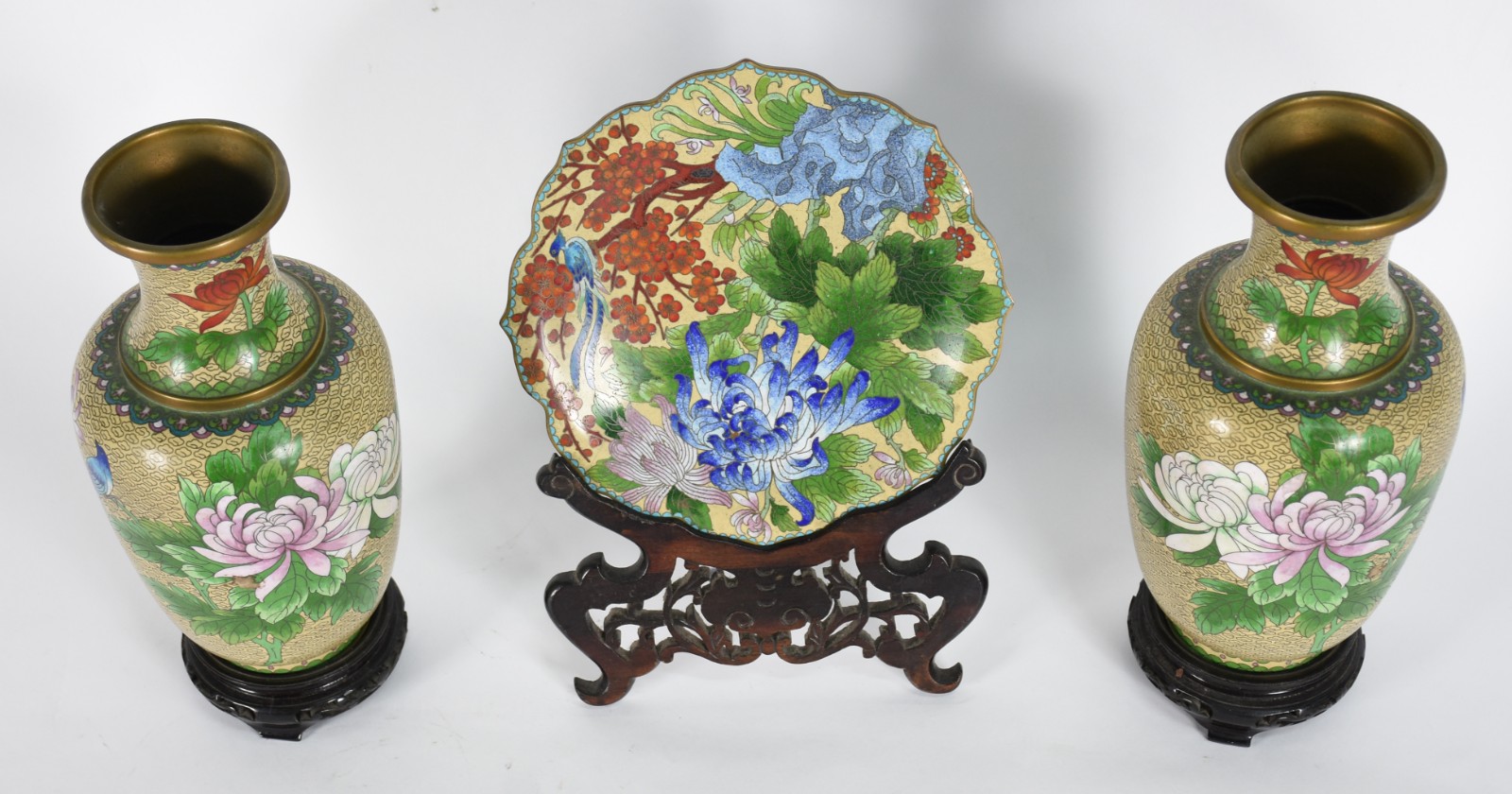 Par de vasos e prato de cloisone com bases de madeira, decoração... - foto 2 de 5