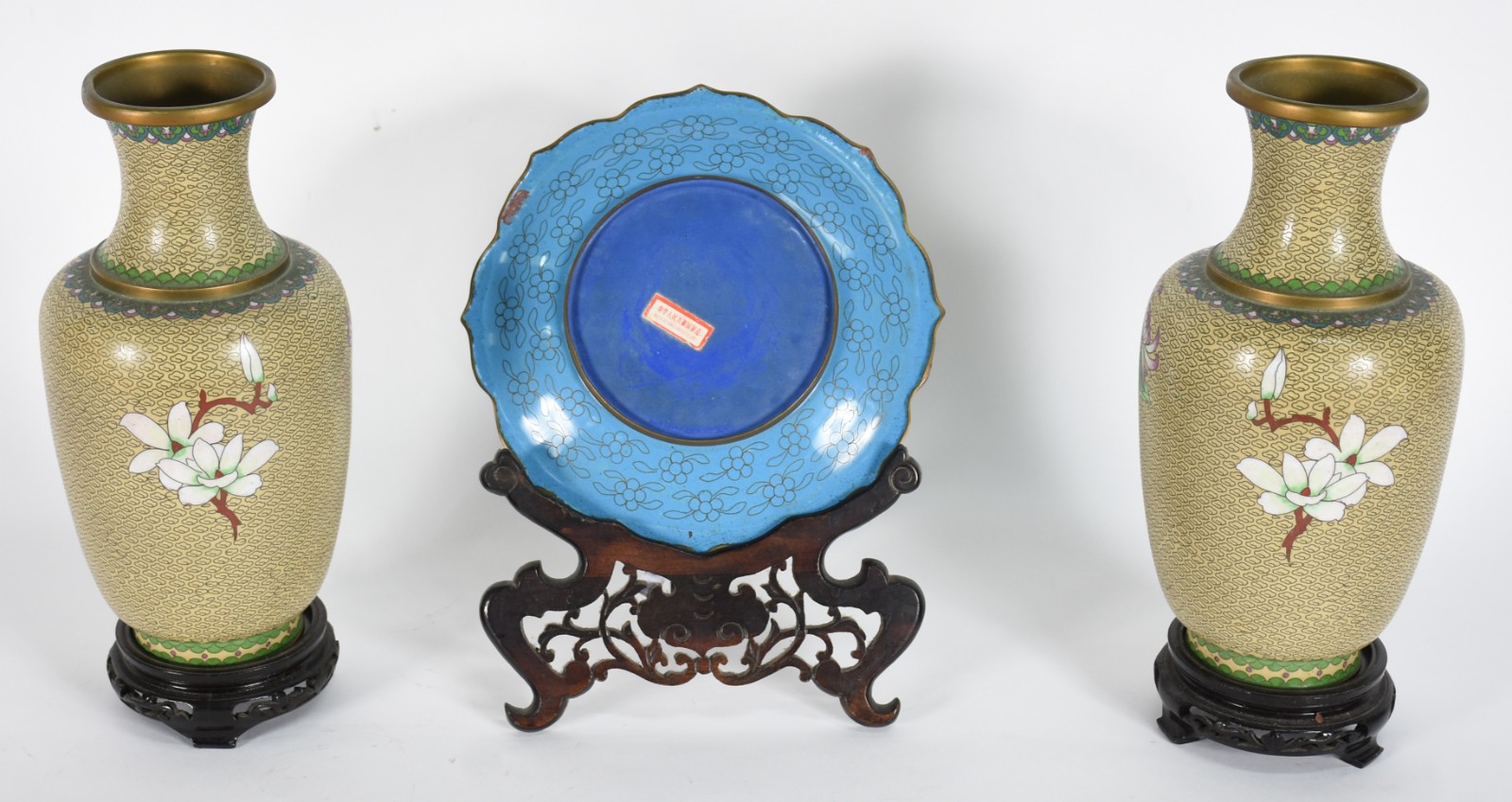 Par de vasos e prato de cloisone com bases de madeira, decoração... - foto 3 de 5