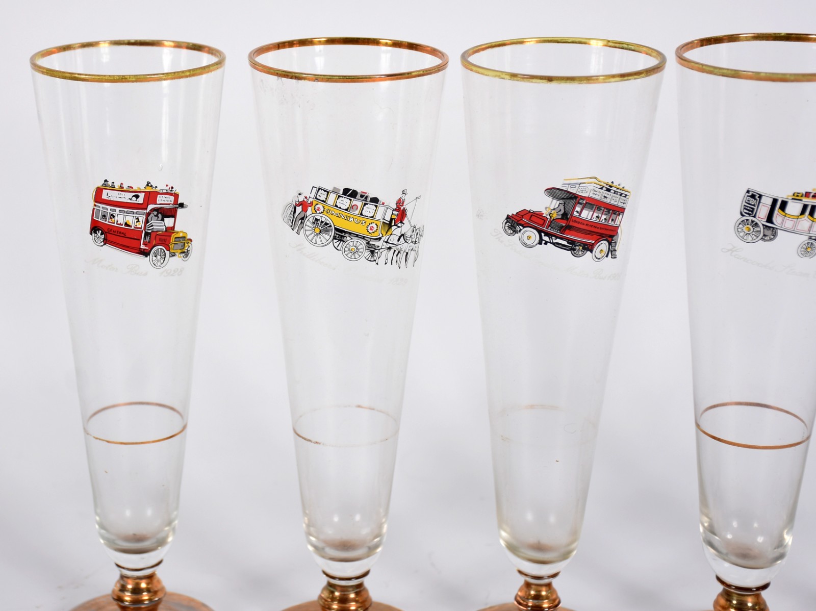 Cinco tulipas para cerveja de vidro decorado com antigos transportes... - foto 3 de 4