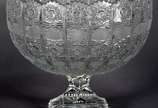 Grande fruteira de cristal tcheco lapidado. - Grande fruteira de cristal tcheco lapidado.