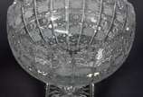 Grande fruteira de cristal tcheco lapidado. - Grande fruteira de cristal tcheco lapidado.