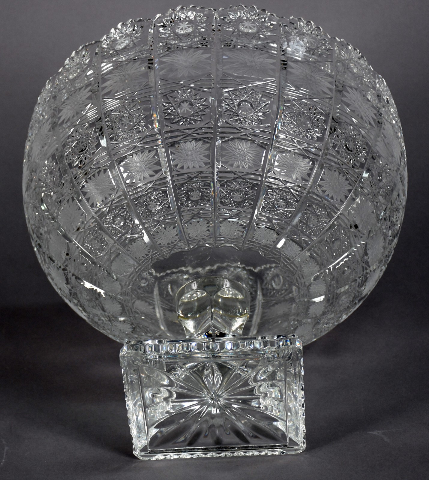 Grande fruteira de cristal tcheco lapidado. - foto 3 de 3