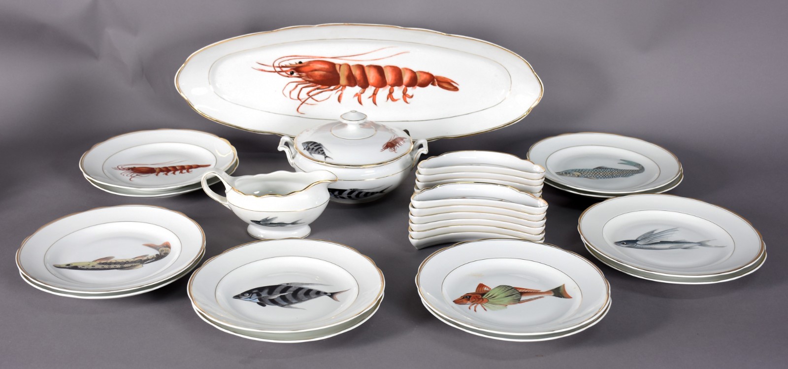 Serviço para peixe de porcelana Real composto por 12 pratos rasos, 12... - foto 1 de 6