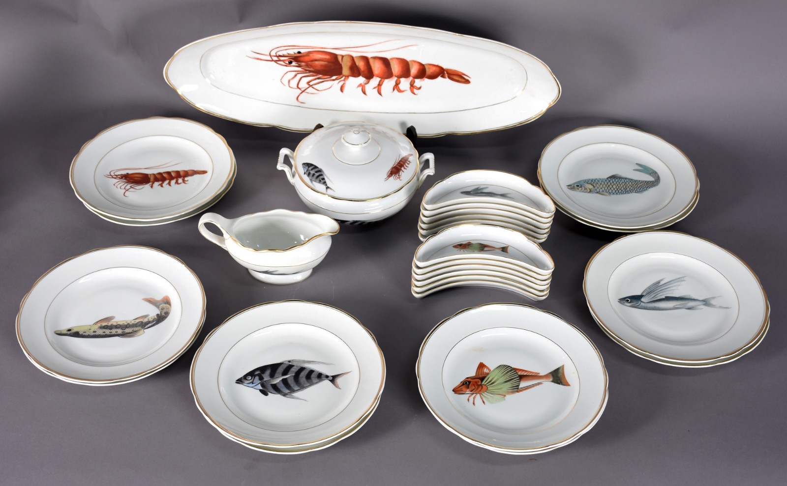 Serviço para peixe de porcelana Real composto por 12 pratos rasos, 12... - foto 2 de 6