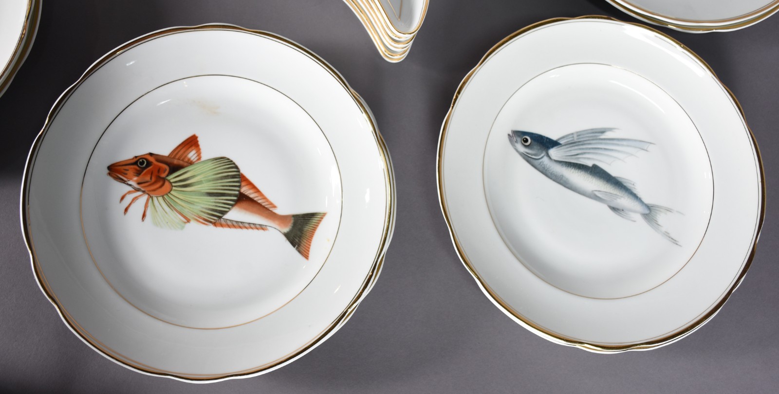 Serviço para peixe de porcelana Real composto por 12 pratos rasos, 12... - foto 5 de 6