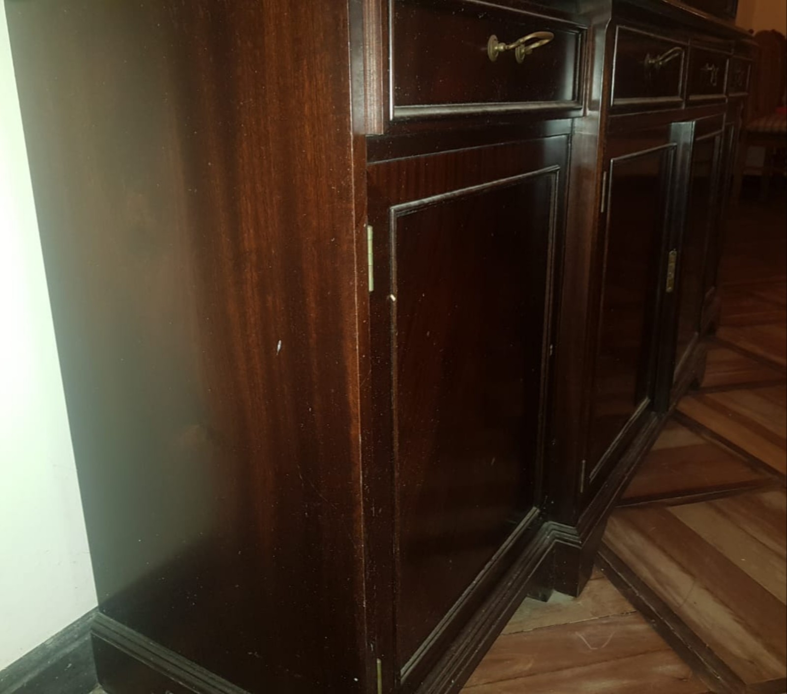 Móvel de madeira nobre, quatro portas superiores de vidro, quatros... - foto 2 de 2