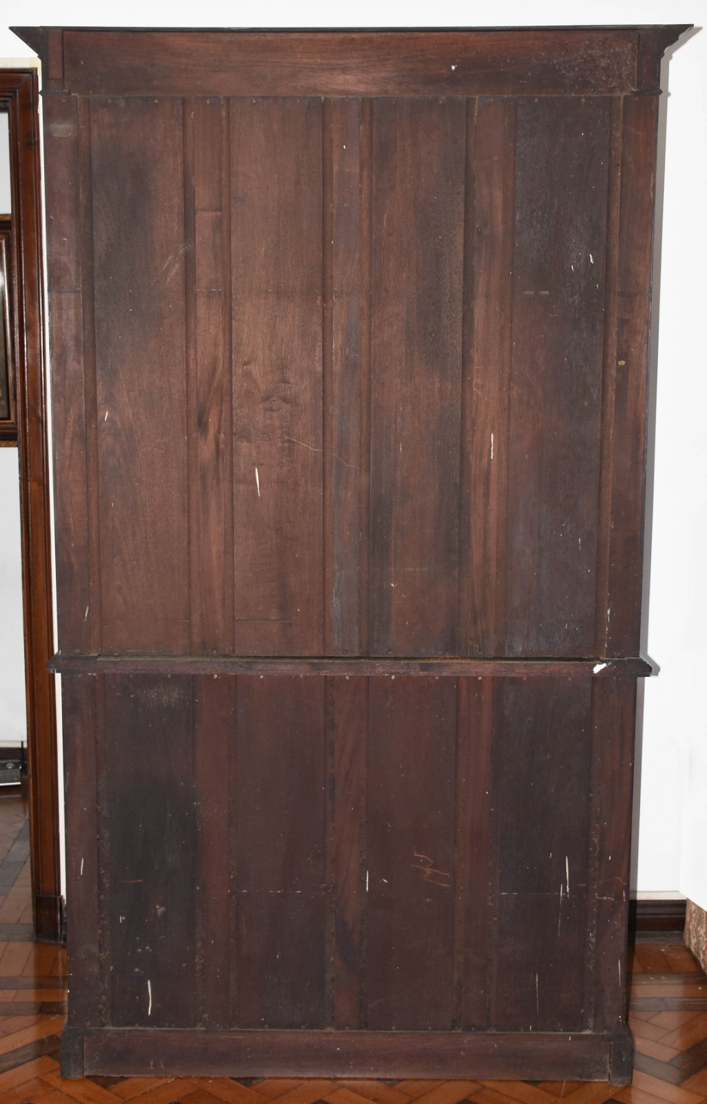 Móvel vitrine com 2 portas e 2 gavetas na parte inferior, alçada com... - foto 8 de 8
