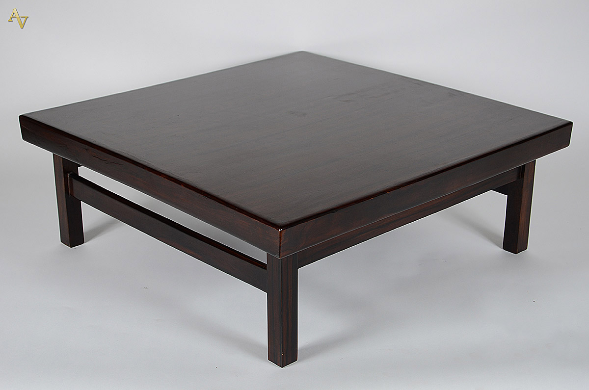SERGIO RODRIGUES - Mesa de centro de madeira nobre, medindo 85 x 85... - foto 1 de 2