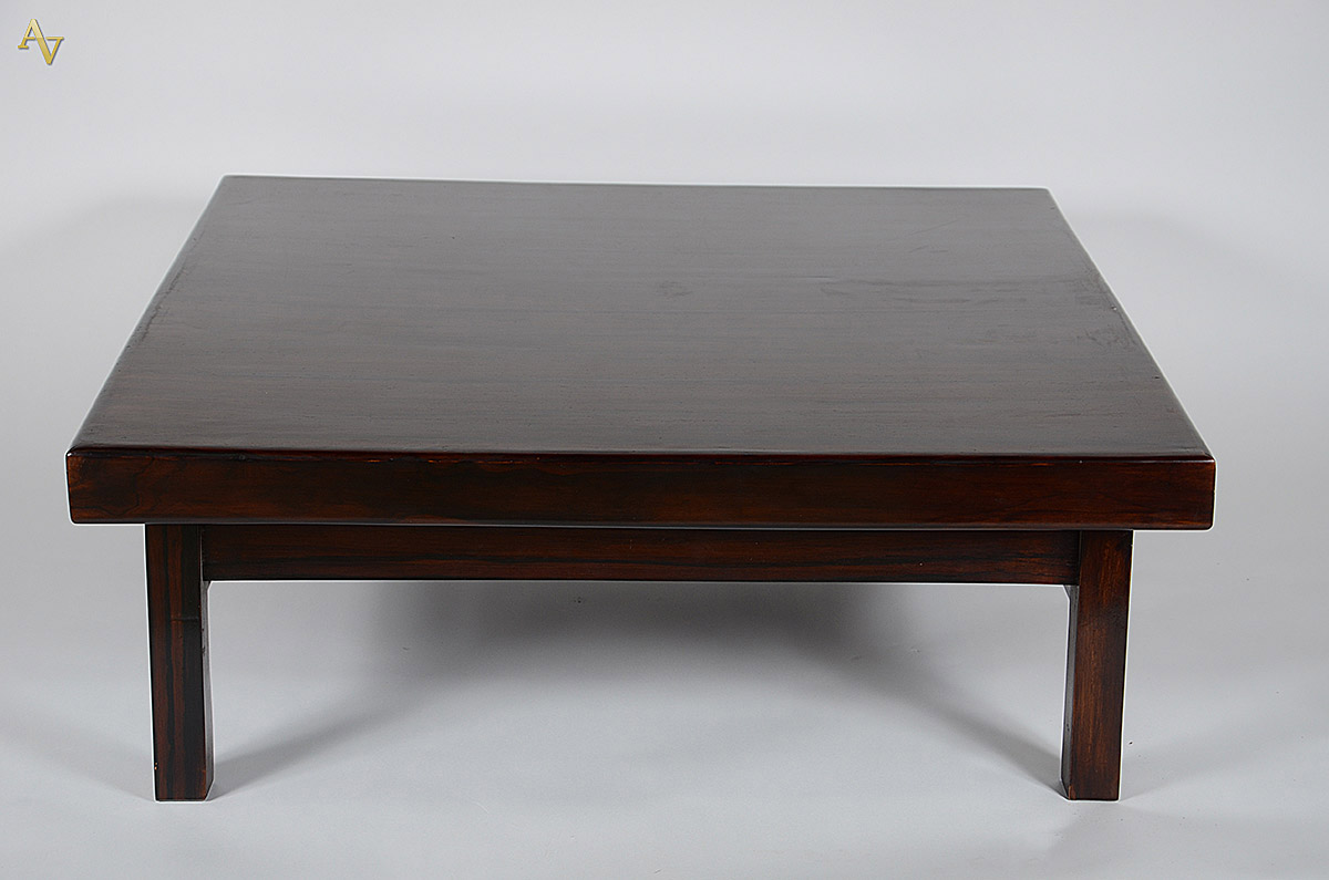 SERGIO RODRIGUES - Mesa de centro de madeira nobre, medindo 85 x 85... - foto 2 de 2