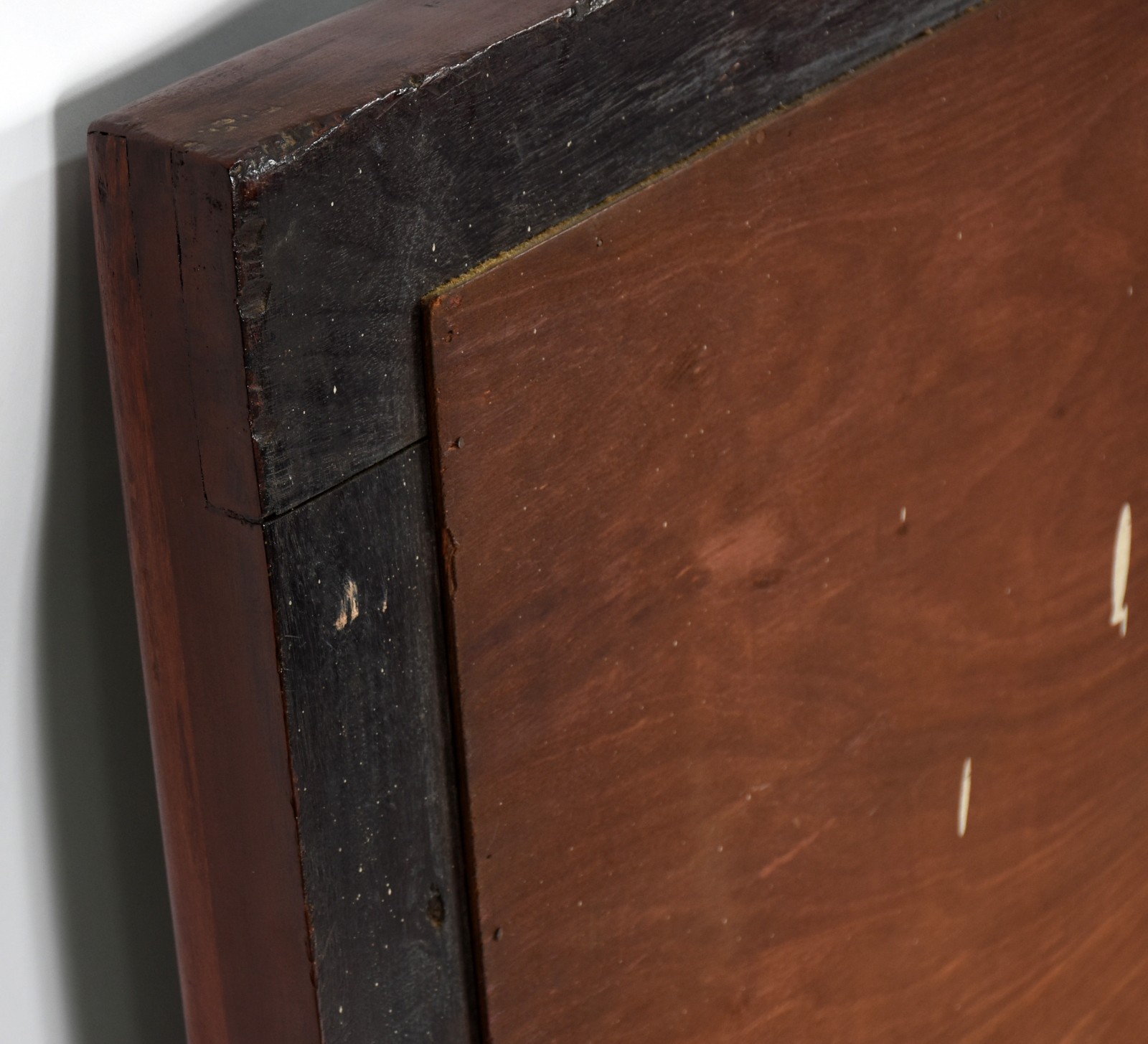 Console de parede de madeira nobre entalhada com tampo recorberto por... - foto 6 de 10