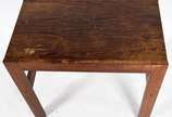 Mesa retangular de madeira nobre com pernas ret... - Mesa retangular de madeira nobre com pernas retas e uma gaveta. Selo da Fábrica ESCRIBA, anos 80.