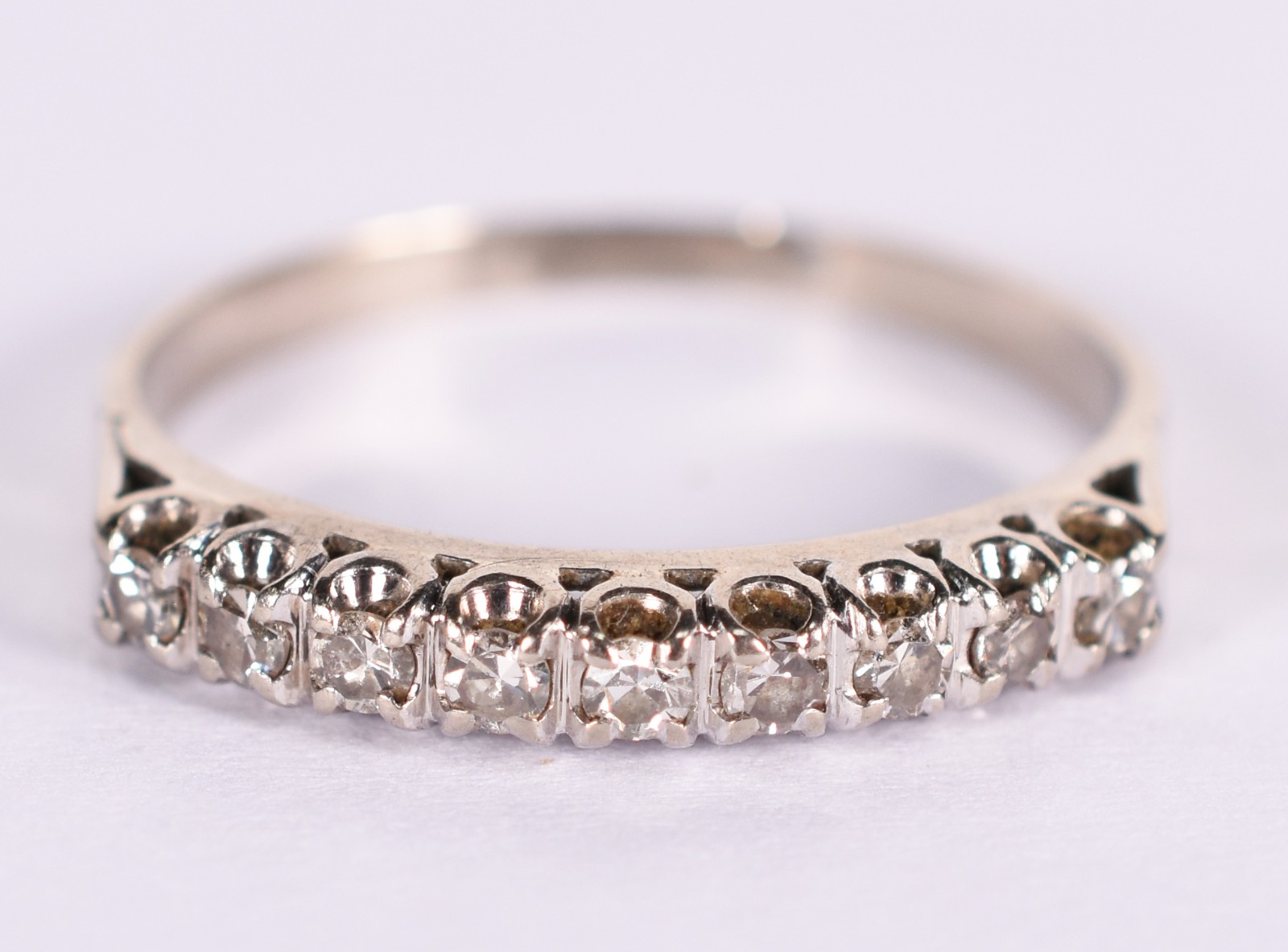 Anel de ouro branco com 9 brilhantes de 0,03 total 0,27 ct, aro 19... - foto 1 de 3