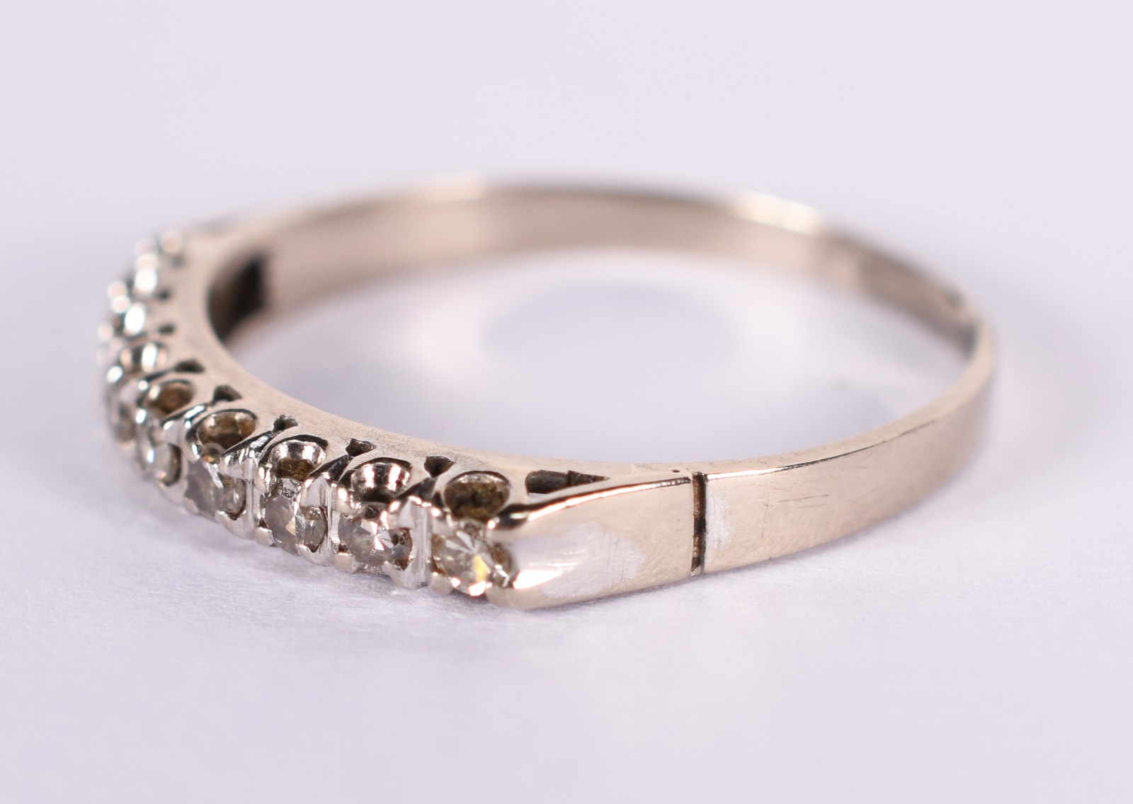 Anel de ouro branco com 9 brilhantes de 0,03 total 0,27 ct, aro 19... - foto 2 de 3