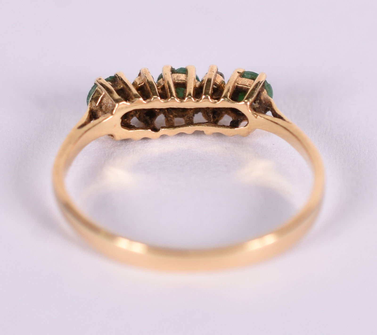 Anel de ouro 18 k com 4 brilhantes e 3 esmeraldas, aro 14 (Por... - foto 4 de 4