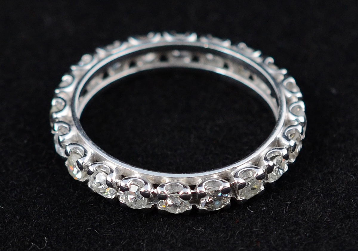 Aliança completa de ouro branco - 1,2 ct de brilhantes - 3 g - Aro 14