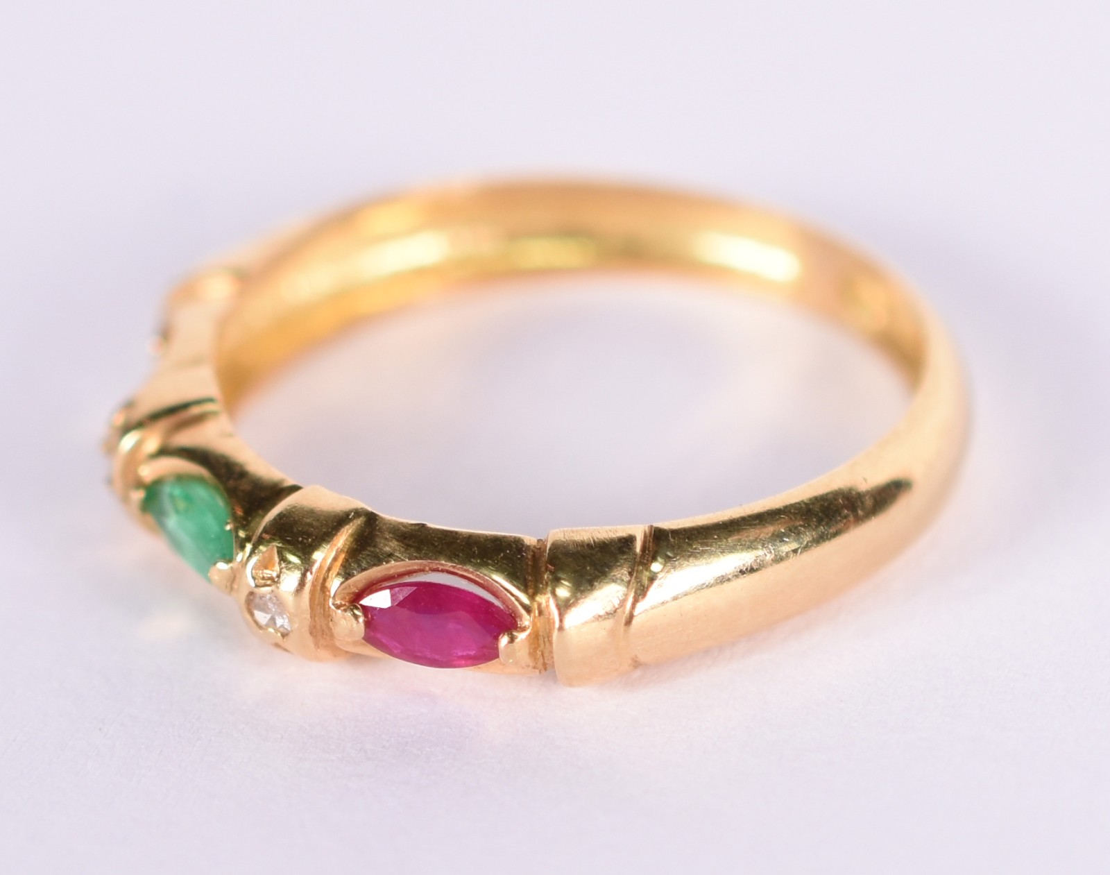 Anel de ouro 18 k com 3 pedras coloridas, aro 15 (Por motivos de... - foto 2 de 3