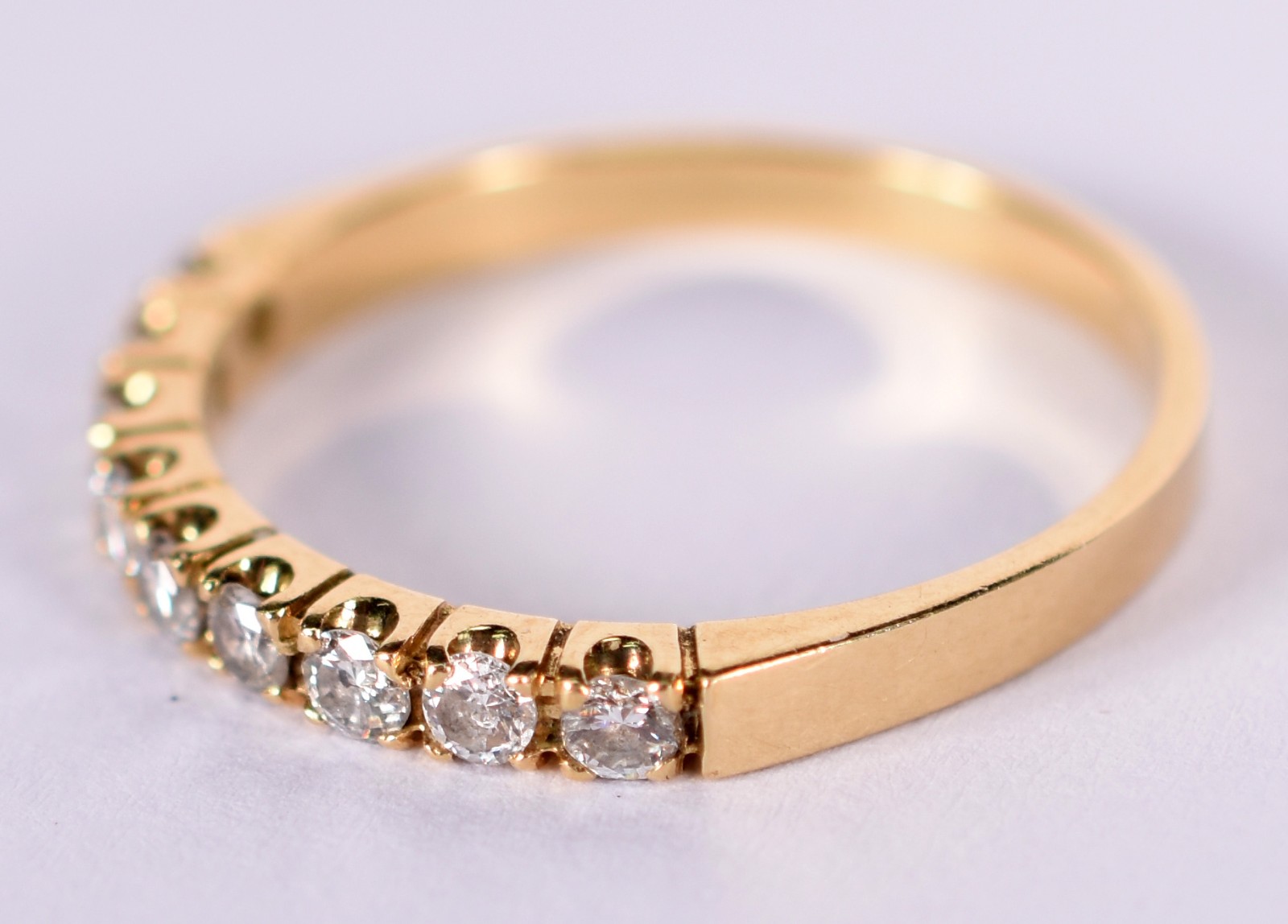 Anel de ouro 18 k com 8 brilhantes de 0,05 ct cada, total 0,40 ct... - foto 2 de 3