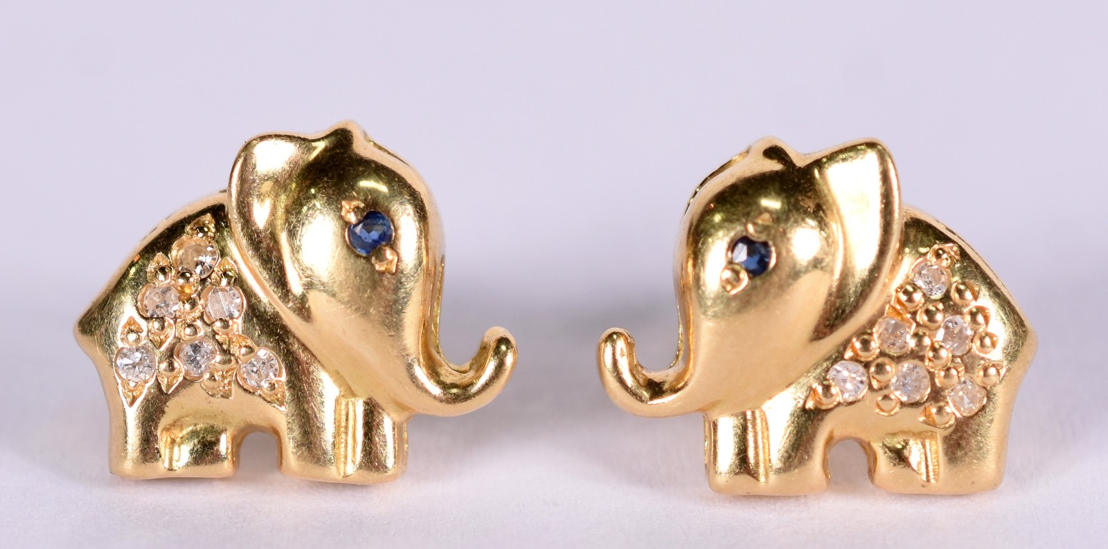 Par de brincos de ouro 18 k feitio elefante com 10 brilhantes (Por... - foto 1 de 3